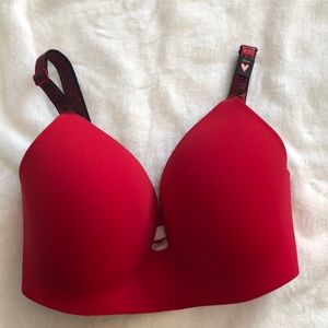 New w/tags Pink VS RED T-Shirt Bra 32DDD